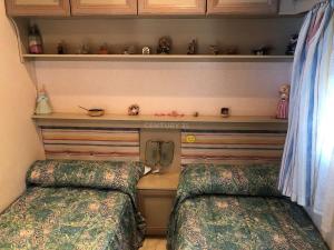 En eller flere senger på et rom på La vida en Ohana
