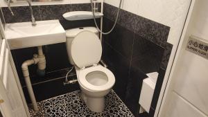 Een badkamer bij Tsim Sha Tsui Bedrooms