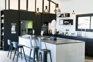 Kuchyň nebo kuchyňský kout v ubytování Villa Corbara