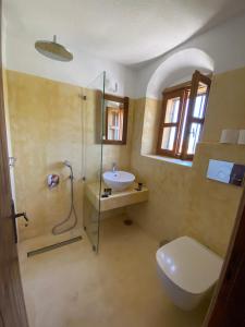 A bathroom at To Palio