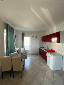 Kuchyň nebo kuchyňský kout v ubytování Apartments Palinić