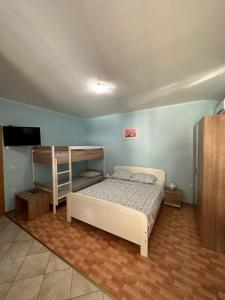 Postel nebo postele na pokoji v ubytování Apartments Palinić