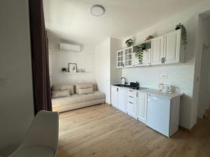 Una cocina o zona de cocina en Apartments & Rooms Marina