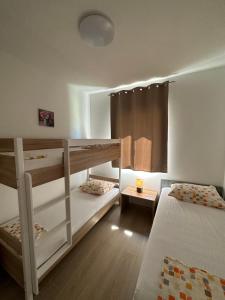 Postel nebo postele na pokoji v ubytování Apartments Palinić