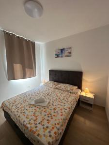 Postel nebo postele na pokoji v ubytování Apartments Palinić