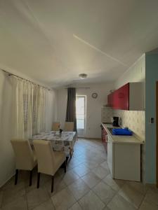 Kuchyň nebo kuchyňský kout v ubytování Apartments Palinić