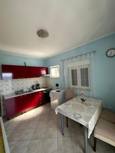 Kuchyň nebo kuchyňský kout v ubytování Apartments Palinić