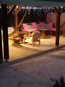 A seating area at Gite bagatelle classé 2 étoiles