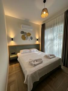 Кровать или кровати в номере Esmahan Forest and Pool by Zehra Suites
