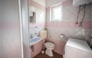 Koupelna v ubytování Two-Bedroom Apartment In Vinisce