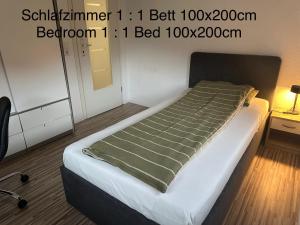 a bed in a small room with a bed sidx sidx at Diah's Apartment in BEUERN - für Monteure in Felsberg