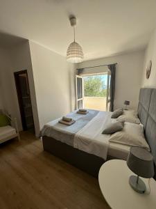 Posteľ alebo postele v izbe v ubytovaní Apartmani Sladić