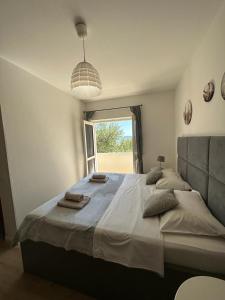 Posteľ alebo postele v izbe v ubytovaní Apartmani Sladić