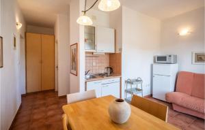 a kitchen and dining room with a table in a room at Beautiful Apartment In Vinisce With 1 Bedrooms And Wifi in Vinišće