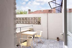 a patio with a table and chairs on a balcony at Anna Boutique Apartments in Nijmegen