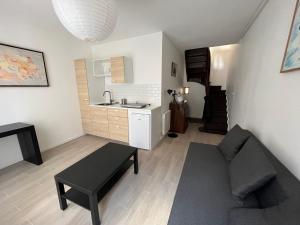 Kuchyň nebo kuchyňský kout v ubytování Maison de village