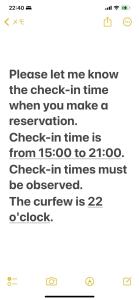 a screenshot of a text message about the check in time when you make a reservation at Children's cafe B&B Kimie in Kamakura