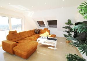 a living room with a couch and a table at Apartment Hammersbach in Hammersbach