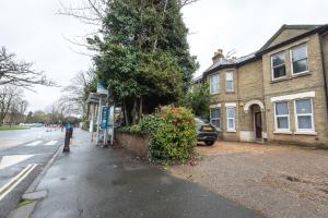 a street with a parking meter in front of a house at Newly Renovated 2 Bed Ground Floor Flat in Southampton