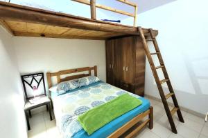 En eller flere senge i et værelse på Republika Airbnb