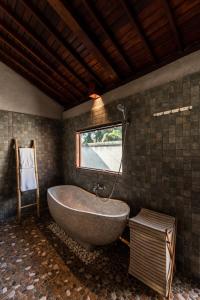Koupelna v ubytování The Sakara Ubud Villas by GenuineHost