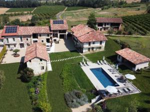 an aerial view of a house with a swimming pool at La Casa nel Relais in Novello