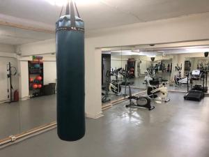 Fitnesscenter och/eller fitnessfaciliteter på Pangaltı’da bahçeli 2+1 daire