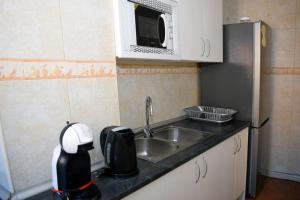 Kuchyňa alebo kuchynka v ubytovaní Apartamentos Atlas Terrassa II + 15 fotografií