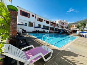 Bazén v ubytování Hotel Caribe La Vega nebo v jeho okolí