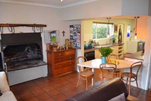 Η κουζίνα ή μικρή κουζίνα στο Serendipity - 3 Bedroom home, jacuzzi & inside barbecue