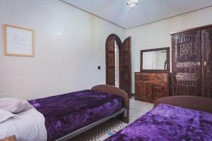 Postel nebo postele na pokoji v ubytování Auberge RIAD DLIM Tamraght