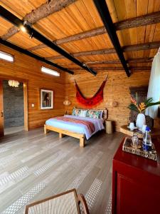 a bedroom with a bed and a wooden ceiling at LA PERLA FINCA HOTEl- Cabaña Esmeralda in Gigante