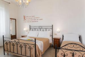 Ένα ή περισσότερα κρεβάτια σε δωμάτιο στο Casa Giovanni XXIII Assisi