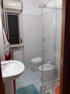 a bathroom with a toilet and a sink and a shower at STRETT in Campobasso