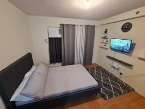 Postel nebo postele na pokoji v ubytování Cebu One Oasis Fully Furnished Studio with balcony