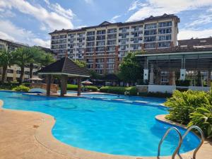 Bazén v ubytování Cebu One Oasis Fully Furnished Studio with balcony nebo v jeho okolí