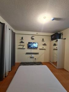 TV a/nebo společenská místnost v ubytování Cebu One Oasis Fully Furnished Studio with balcony