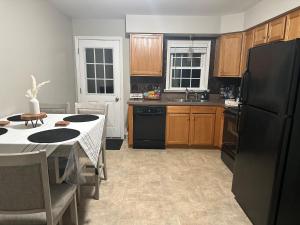 Hidden Oasis, Duplex A. Close to almost everything的厨房或小厨房