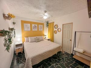 a bedroom with a bed and a ceiling fan at Casa Serena B&B in Nueva San Salvador