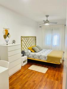 a bedroom with a bed with a dresser and a window at Apartamento ABRIL en el Centro de Getafe in Getafe