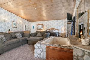 a living room with a couch and a tub at Black Forest Lodge in Big Bear Lake
