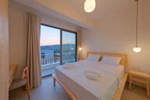 Postel nebo postele na pokoji v ubytování Villa İon İndoor heated pool, Sauna, Jacuzzi, Underfloor heating system + 18 fotografií