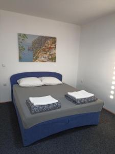 Postel nebo postele na pokoji v ubytování ROYAL Apartmani