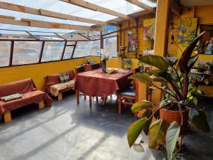 Εστιατόριο ή άλλο μέρος για φαγητό στο Habitaciones en Apartamento de las Flores