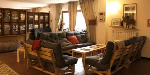 A seating area at Aparthotel Claviere