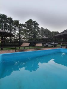 Piscina a CABAÑAS EL CAMINO o a prop