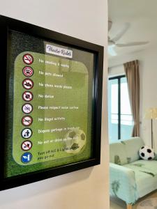 TV a/nebo společenská místnost v ubytování Netflix-Seaview-SunsetView-PuteriBeach-Mutiara Beach Resort Melaka