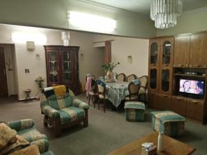 Gallery image of one master bedroom in a shared apartment in Cairo