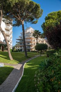 Κήπος έξω από το Puerto Banús, An Ideal Escape!