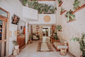 Vstupní hala nebo recepce v ubytování Petit Lafitte Beach Front Hotel & Bungalows + 37 fotografií
